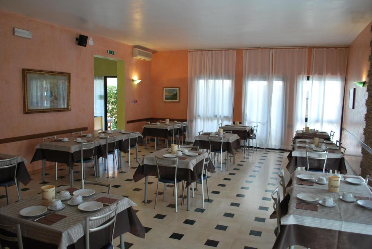 Hotel Numi Rimini Esterno foto