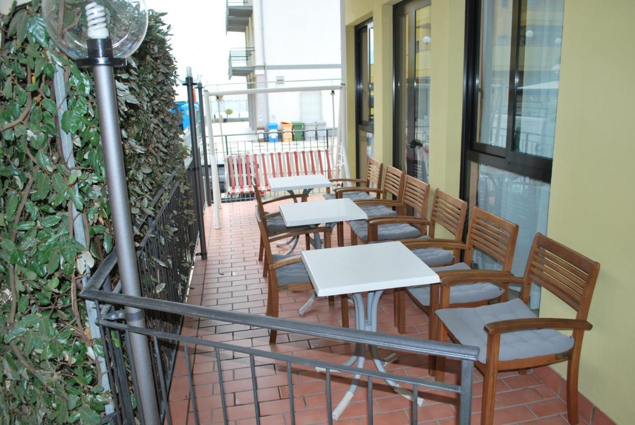Hotel Numi Rimini Esterno foto