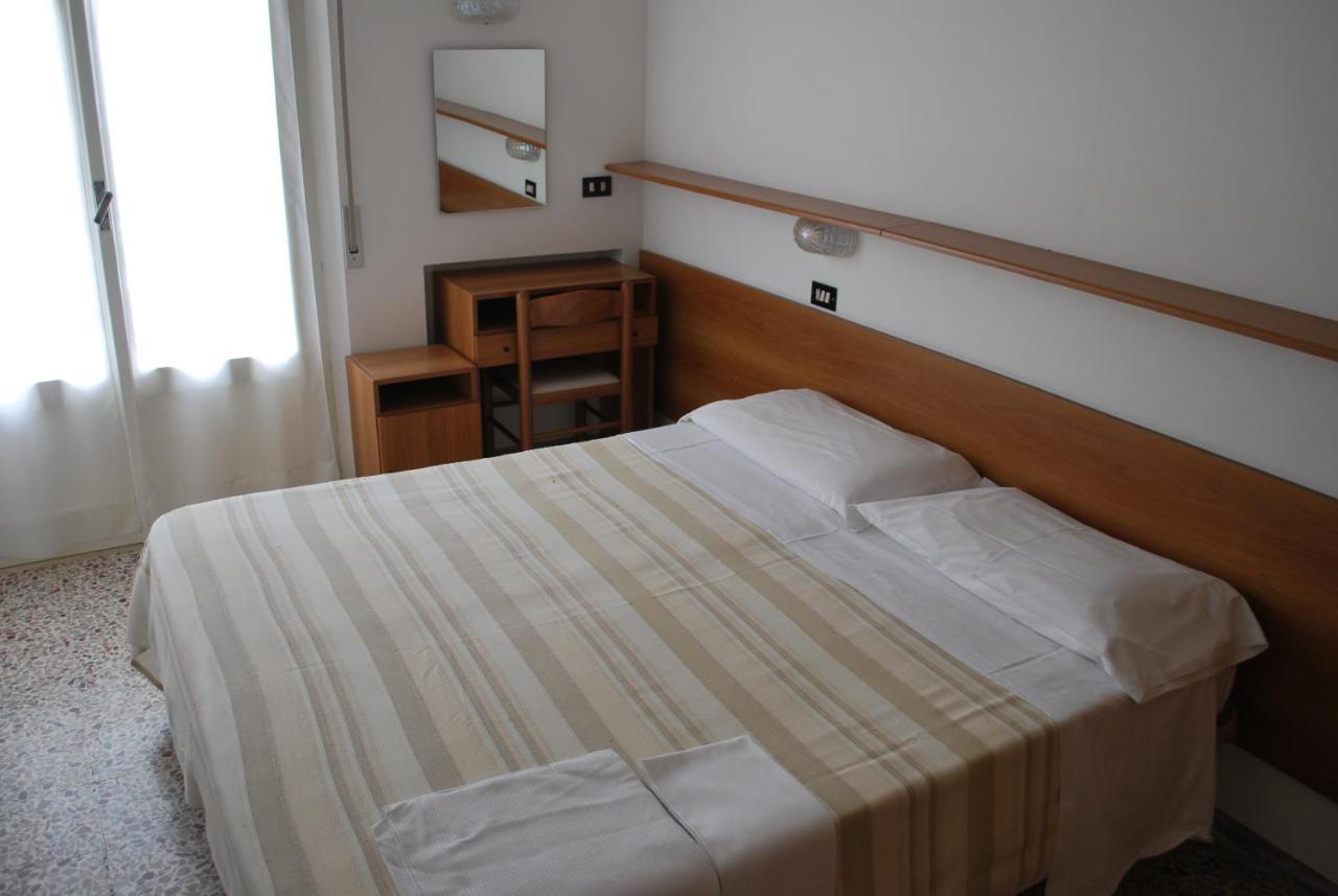 Hotel Numi Rimini Esterno foto